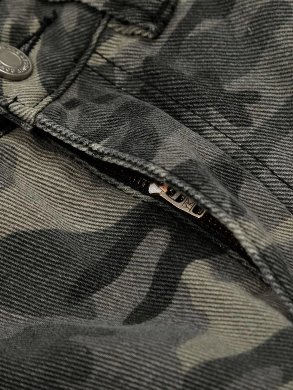 Close-up of a camouflage-patterned fabric with a zipper-Black Orvani