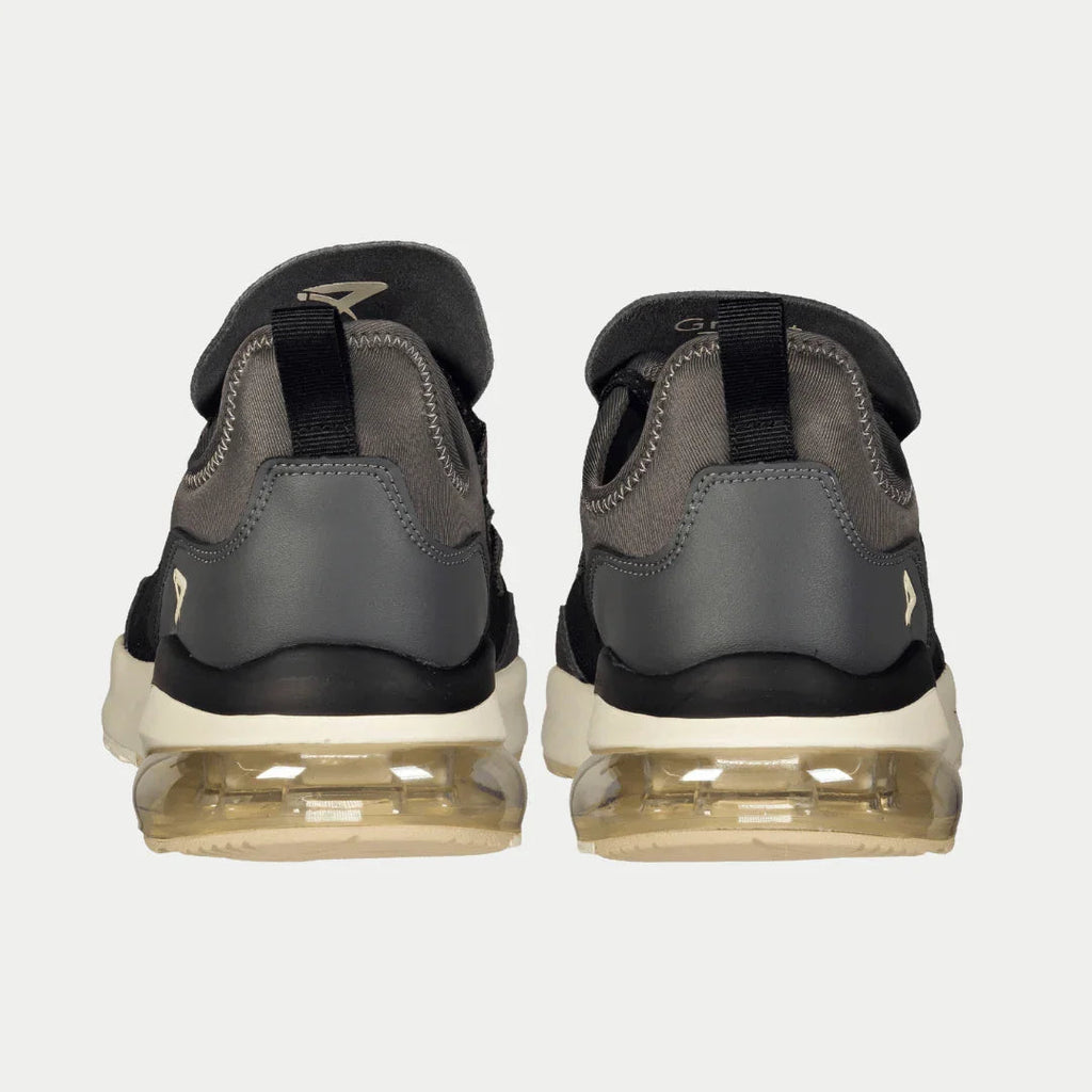 LA Gear Men's Runyon Lowtop Sneakers | Black x Gray Cushioned Footwear