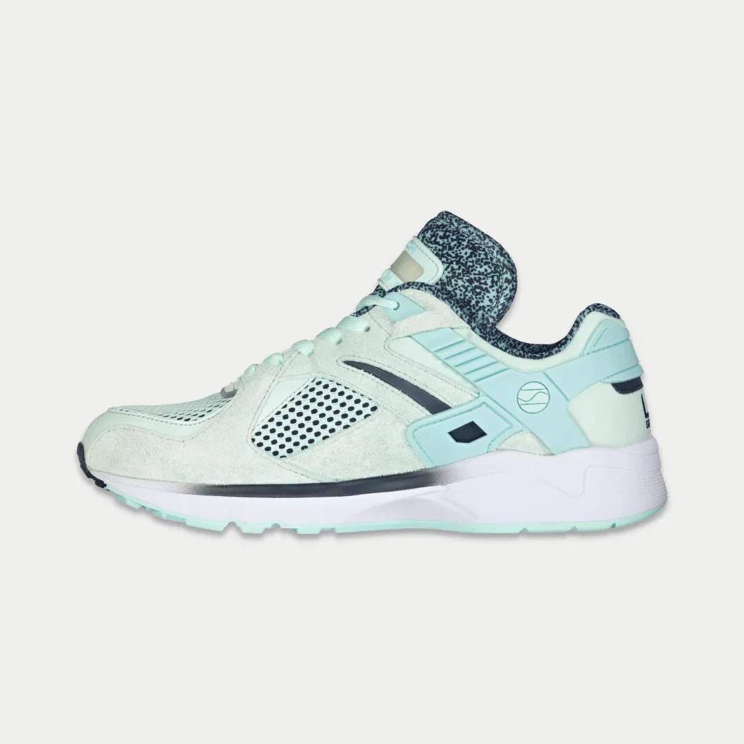 LA Gear Women's Catapult Light-Up Lowtop Sneakers | Mint x Black Footwear